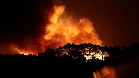 feuer algarve|Wildfires in Portugal spread in the Algarve with 1,400。